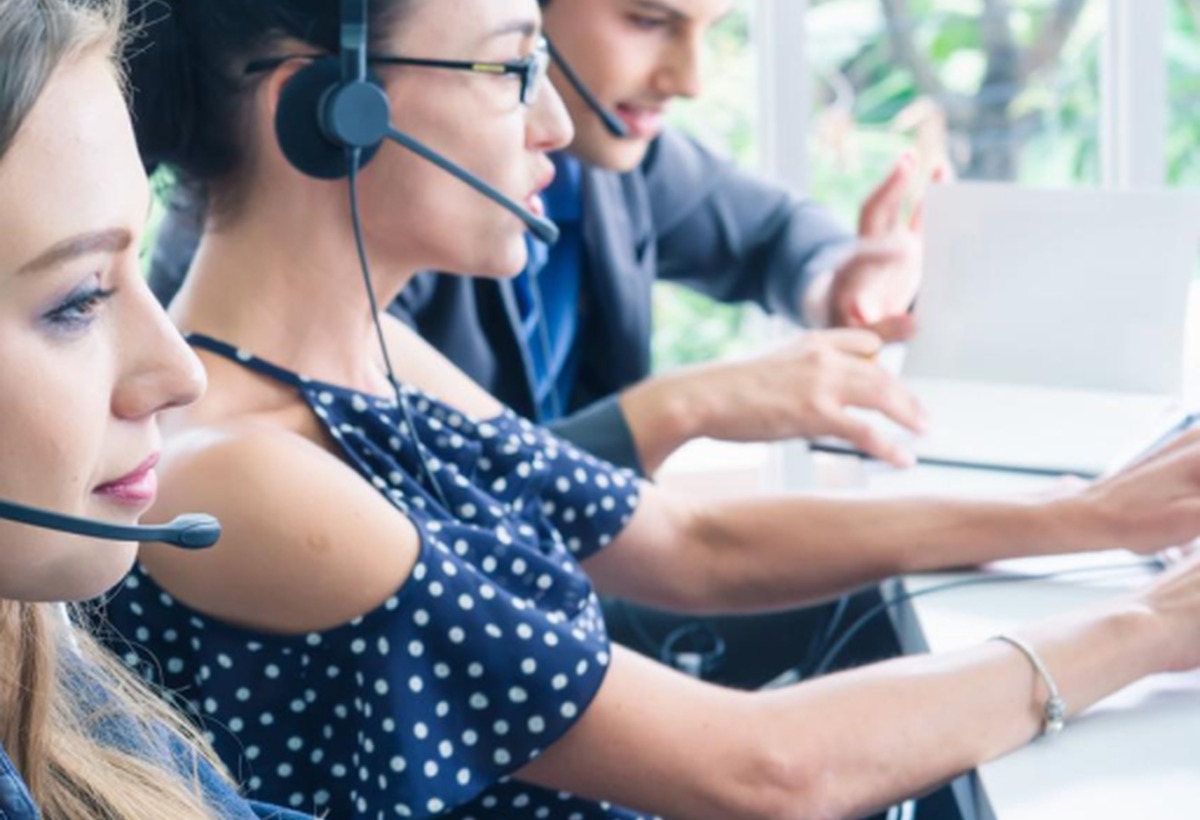 Agents on the phone supporting customer service, technical support, sales, and BPO operations